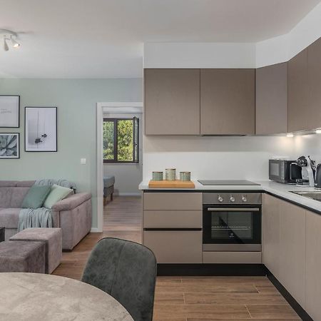 Just Renovated Stylish 2 Bedrooms Apartment Only A Few Steps From The Beach! Novigrad Istria Buitenkant foto