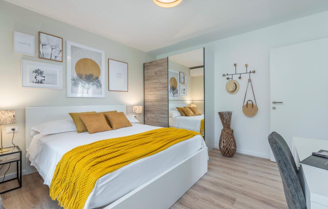 Just Renovated Stylish 2 Bedrooms Apartment Only A Few Steps From The Beach! Novigrad Istria Buitenkant foto