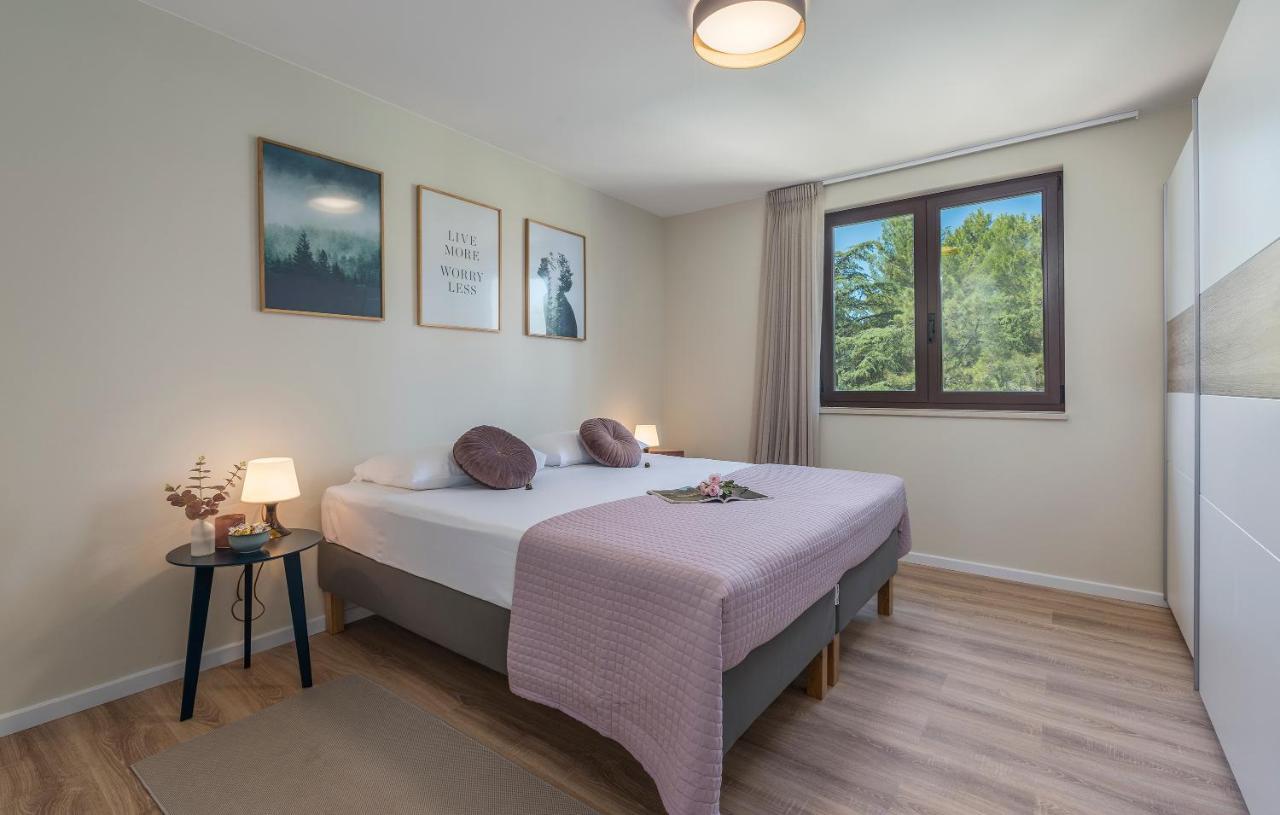 Just Renovated Stylish 2 Bedrooms Apartment Only A Few Steps From The Beach! Novigrad Istria Buitenkant foto