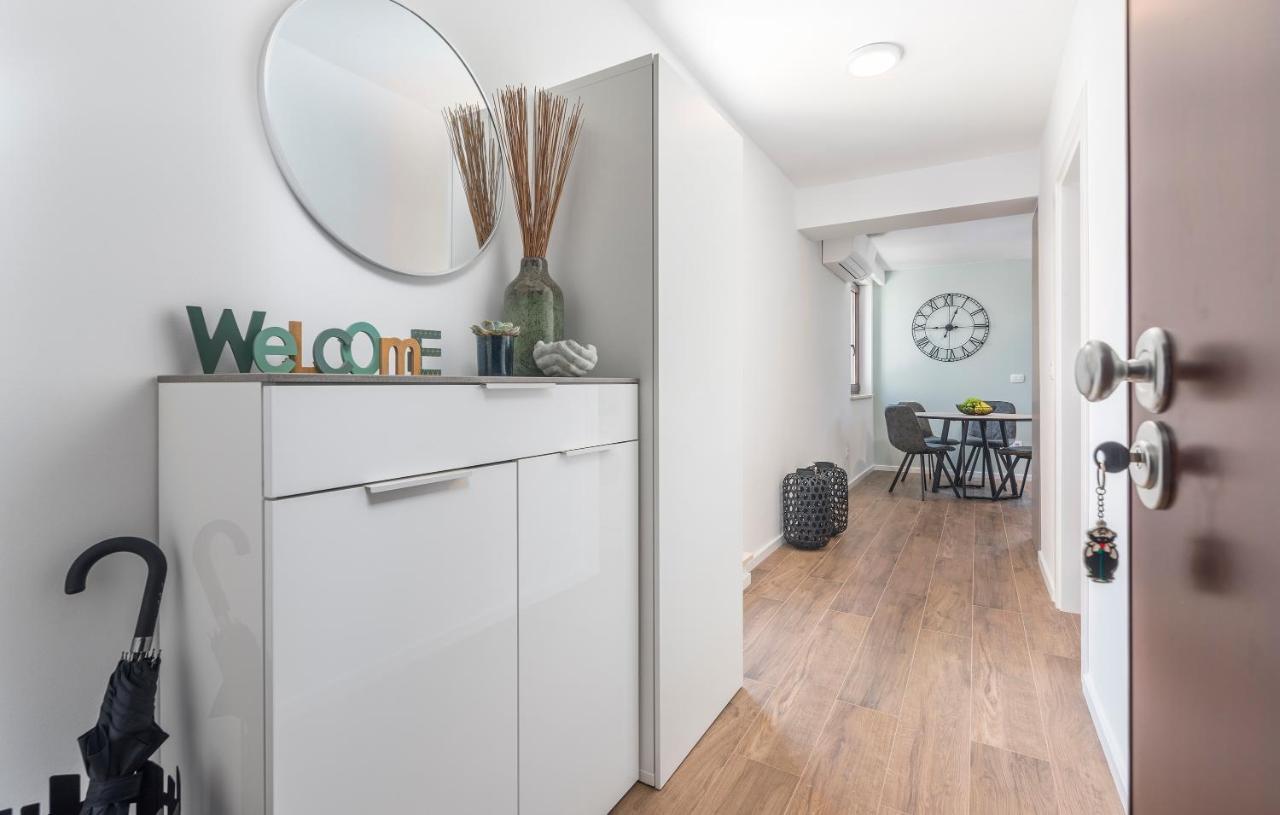 Just Renovated Stylish 2 Bedrooms Apartment Only A Few Steps From The Beach! Novigrad Istria Buitenkant foto