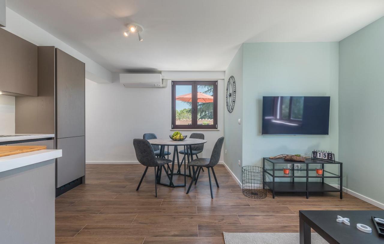 Just Renovated Stylish 2 Bedrooms Apartment Only A Few Steps From The Beach! Novigrad Istria Buitenkant foto