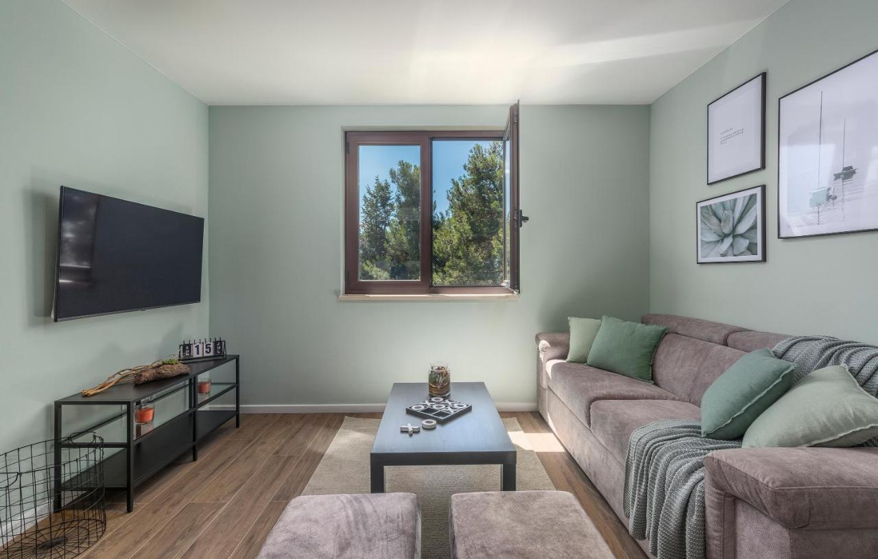 Just Renovated Stylish 2 Bedrooms Apartment Only A Few Steps From The Beach! Novigrad Istria Buitenkant foto