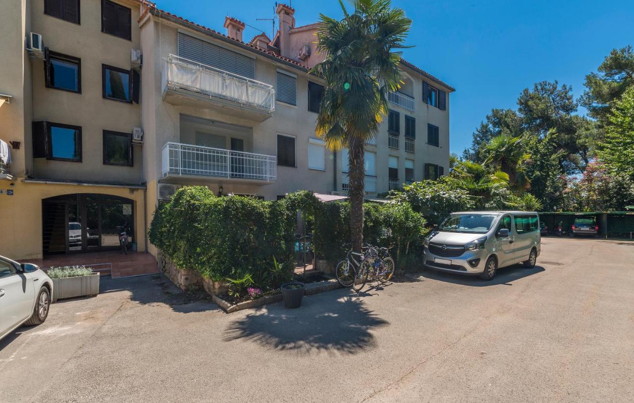 Just Renovated Stylish 2 Bedrooms Apartment Only A Few Steps From The Beach! Novigrad Istria Buitenkant foto