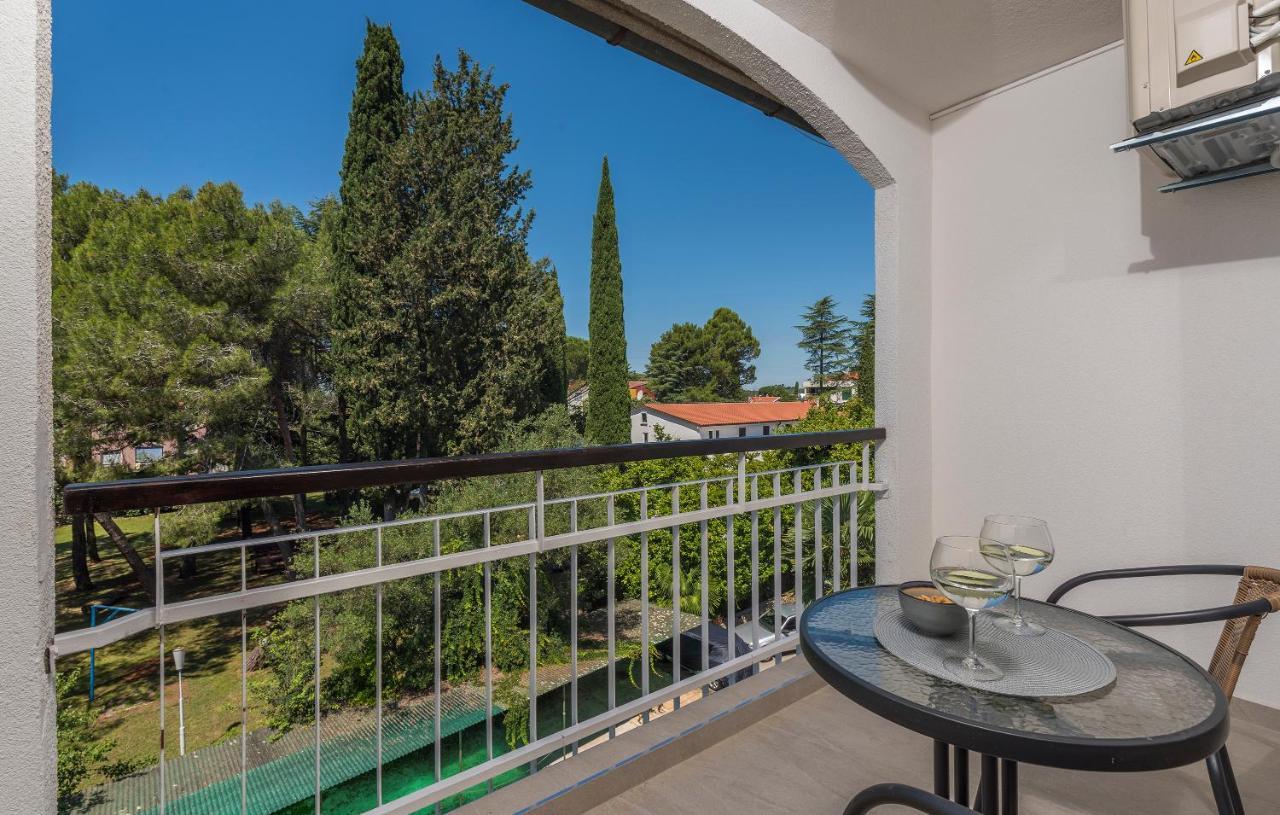 Just Renovated Stylish 2 Bedrooms Apartment Only A Few Steps From The Beach! Novigrad Istria Buitenkant foto