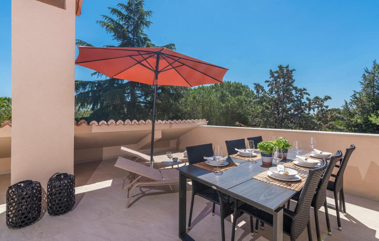 Just Renovated Stylish 2 Bedrooms Apartment Only A Few Steps From The Beach! Novigrad Istria Buitenkant foto