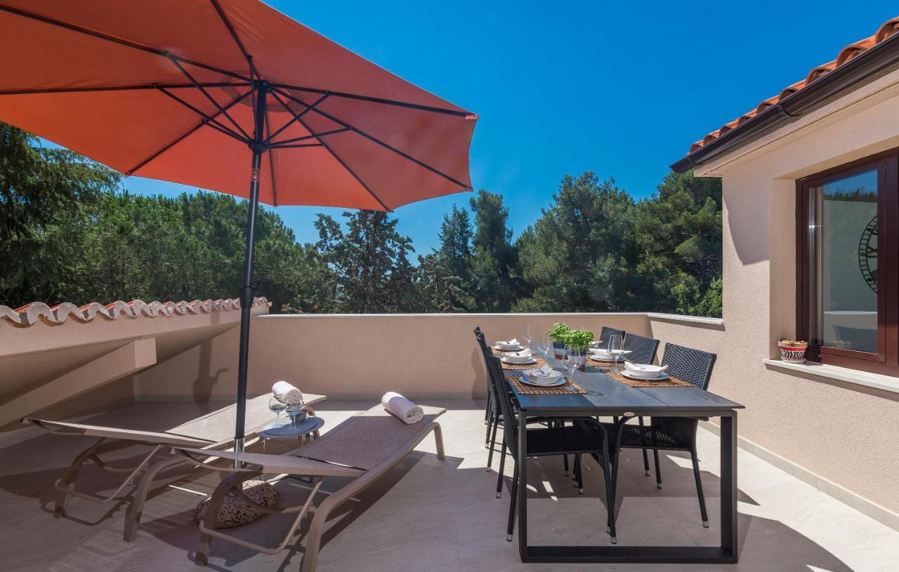 Just Renovated Stylish 2 Bedrooms Apartment Only A Few Steps From The Beach! Novigrad Istria Buitenkant foto